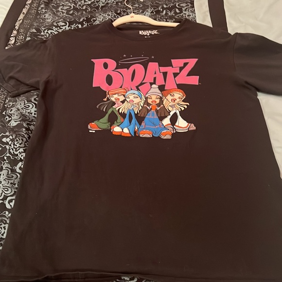 BRATZ GRAPHIC TEE, Black Graphic T-Shirt, nice , size medium - Picture 2 of 6
